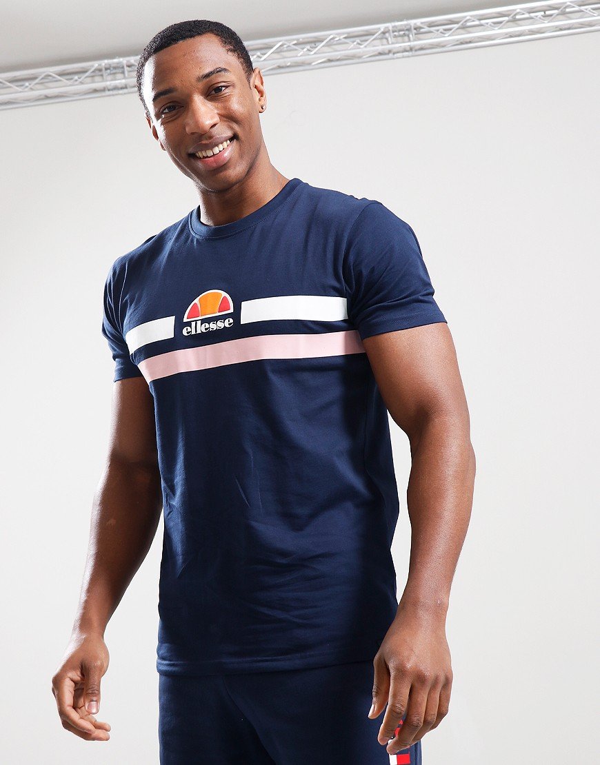 ellesse - Chello - T-Shirt in Weiß mit blau-schwarzem Rückenprint