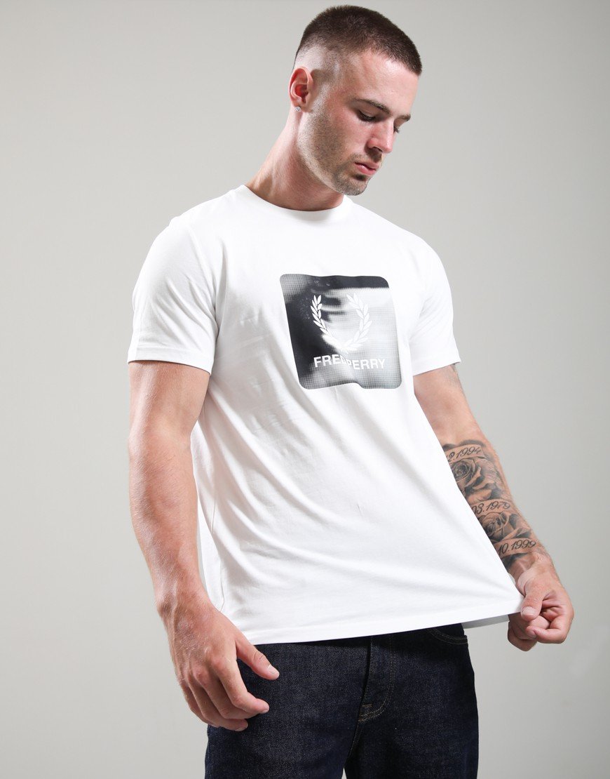Fred Perry Laurel Wreath Digital T-Shirt Snow White