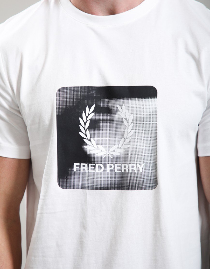 Fred Perry Laurel Wreath Digital T-Shirt Snow White