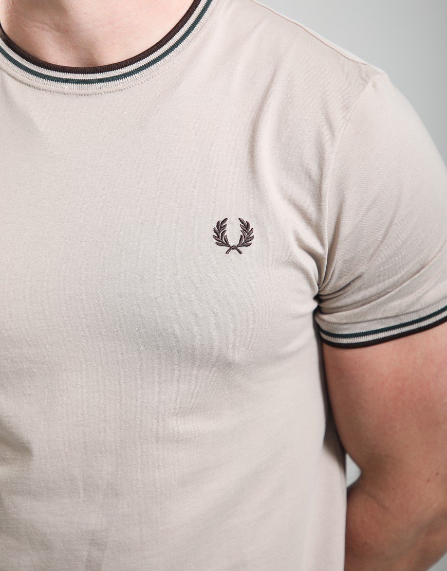 Fred Perry Twin Tipped T-Shirt Warm Oatmeal/Court Green/Burnt Tobacco