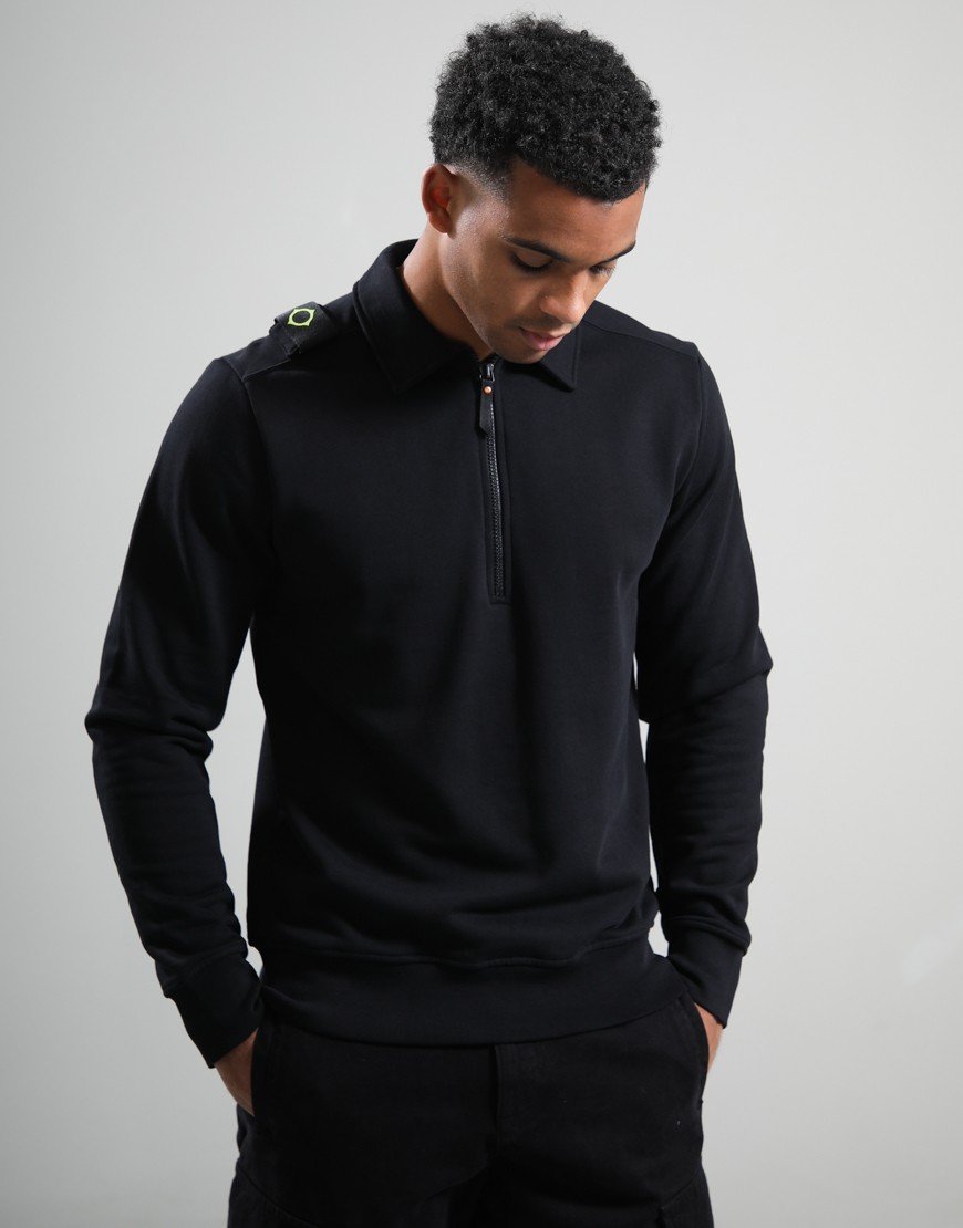 MA.Strum Spread Collar Sweat Black