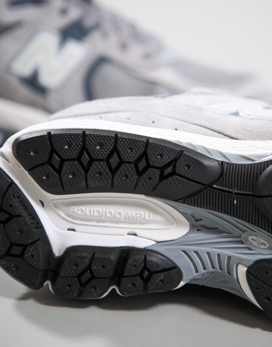 New Balance 2002R Trainers Steel/Lead/Orca