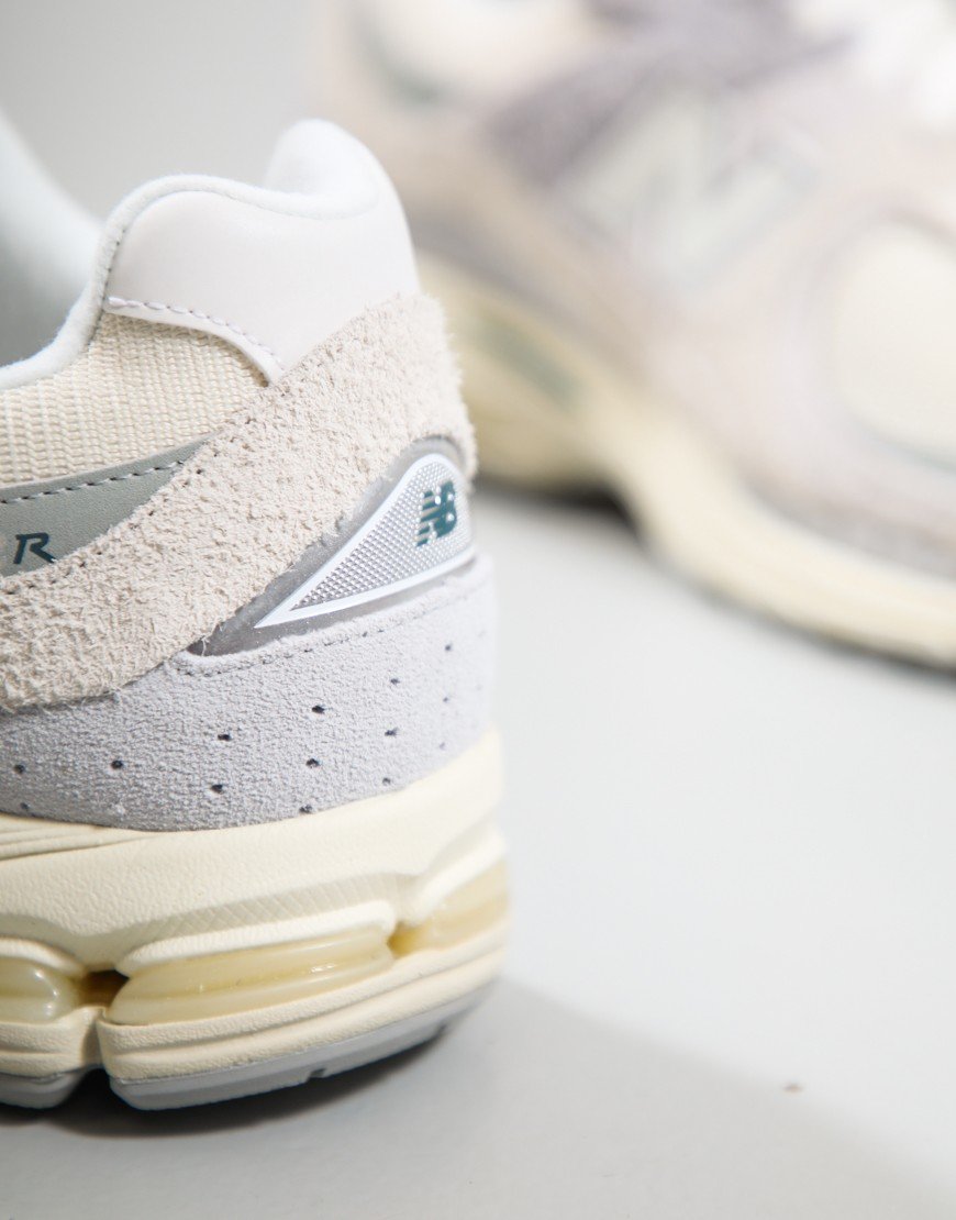 New Balance M2002RV1 Trainers Linen/Concrete/Slate Grey