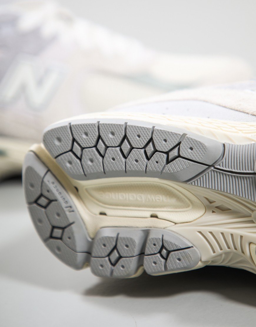 New Balance M2002RV1 Trainers Linen/Concrete/Slate Grey