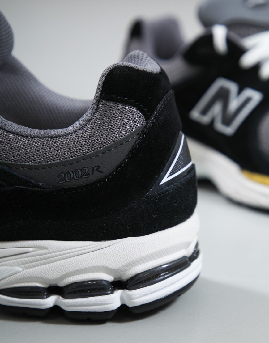 New Balance 2002R Trainers Black/Black Cement