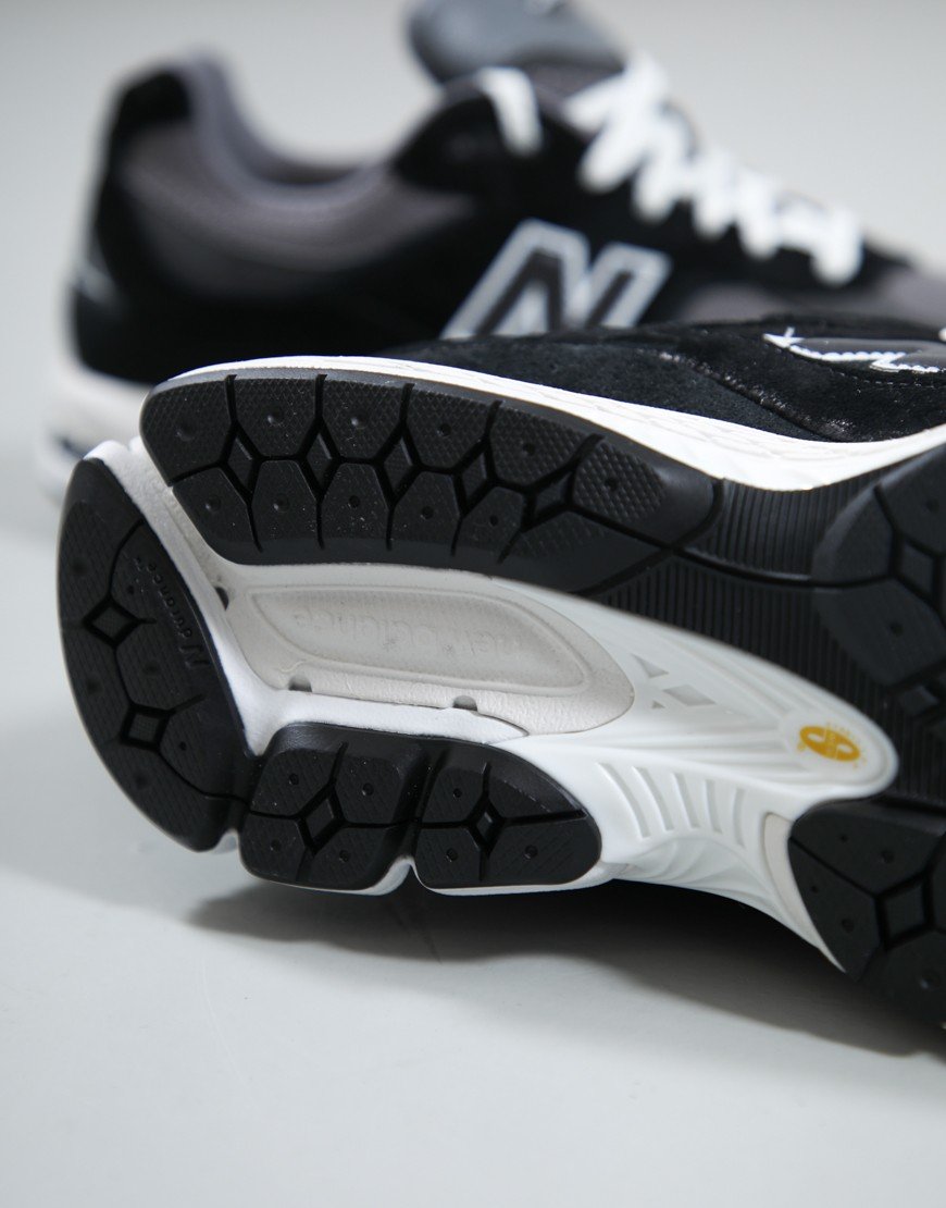 New Balance 2002R Trainers Black/Black Cement