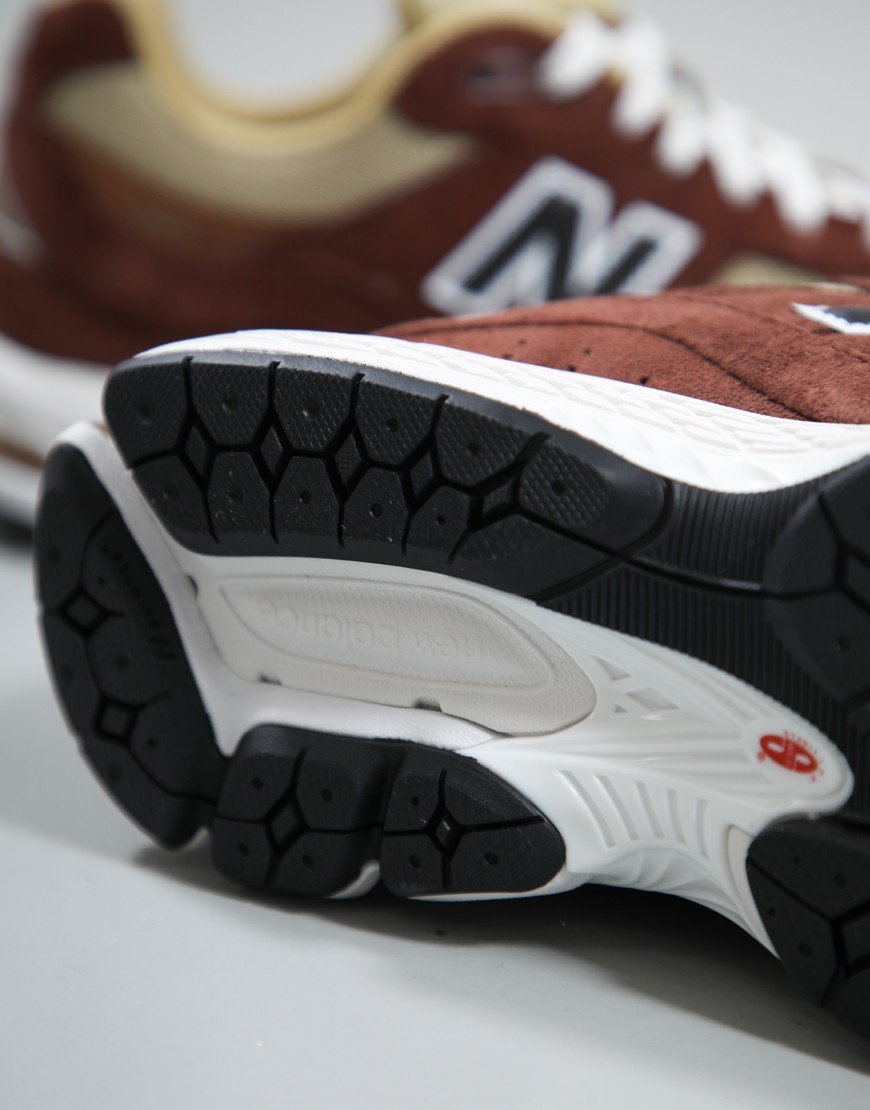 New Balance 2002R Trainers Rich Oak/Breakfast Tea