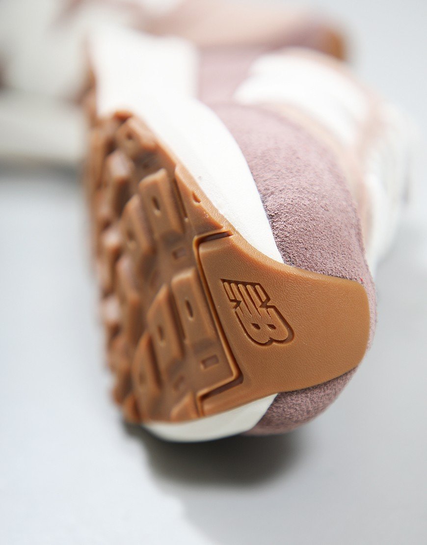 New Balance 370 Trainers Earth Shadow/Flat Taupe