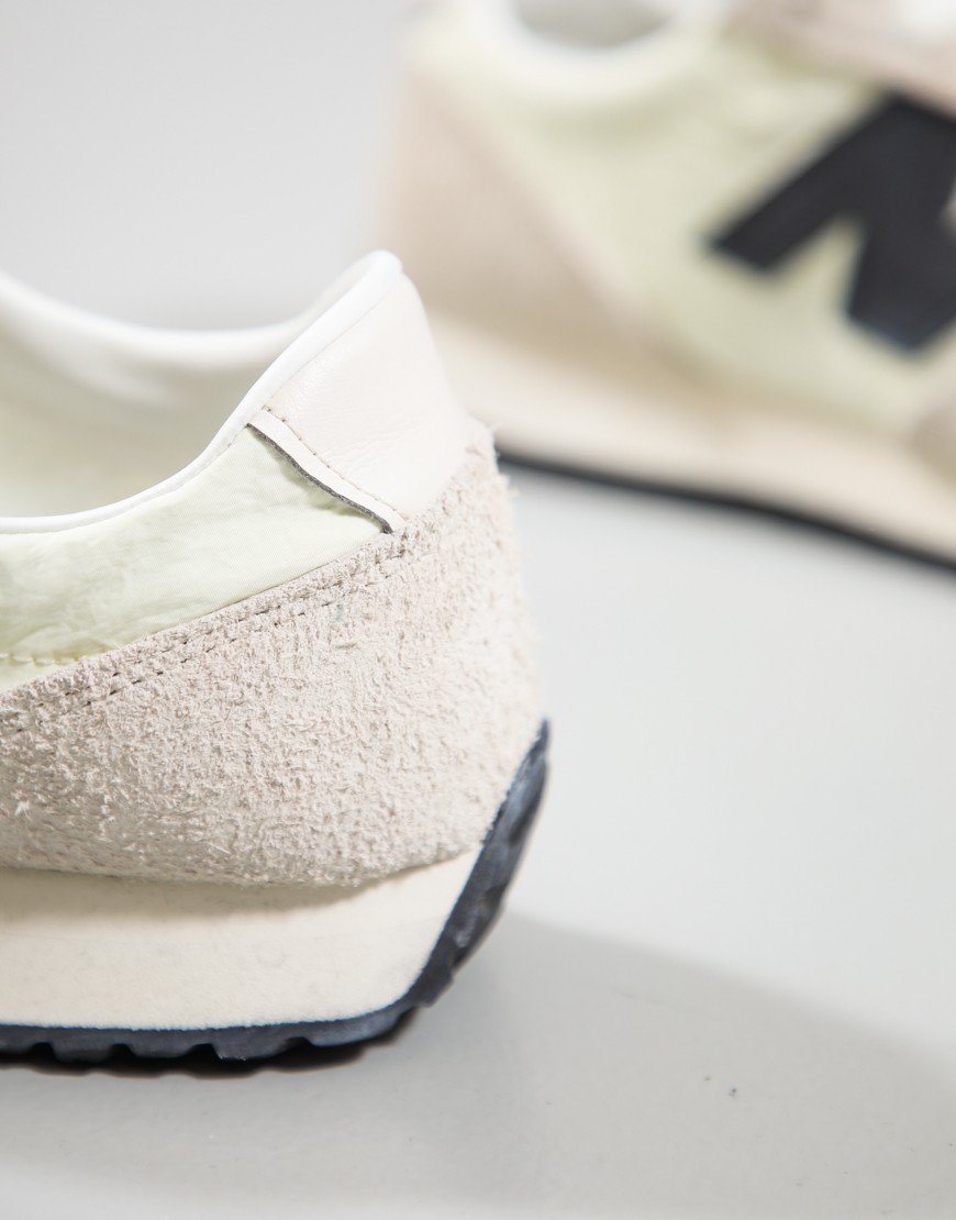 New Balance 471 Trainers Linen/Angora/Black