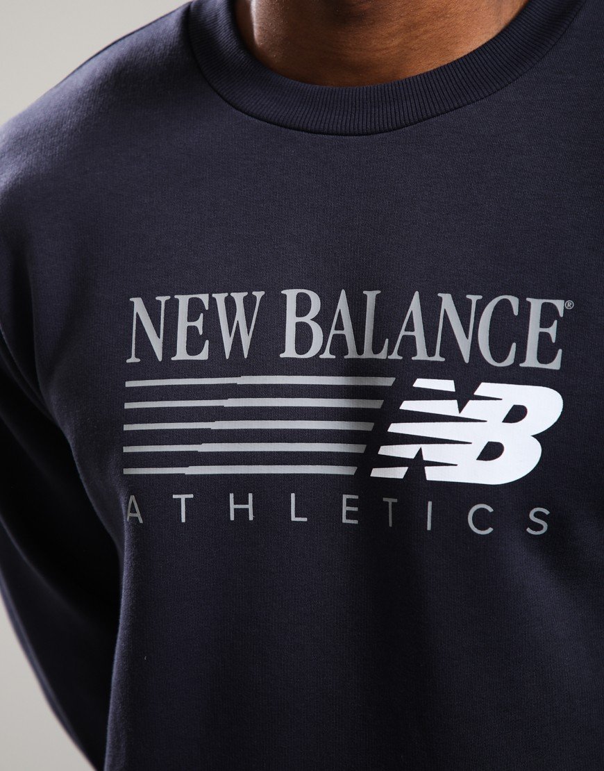 New Balance Reim Graphic Crew Sweat Dark Night