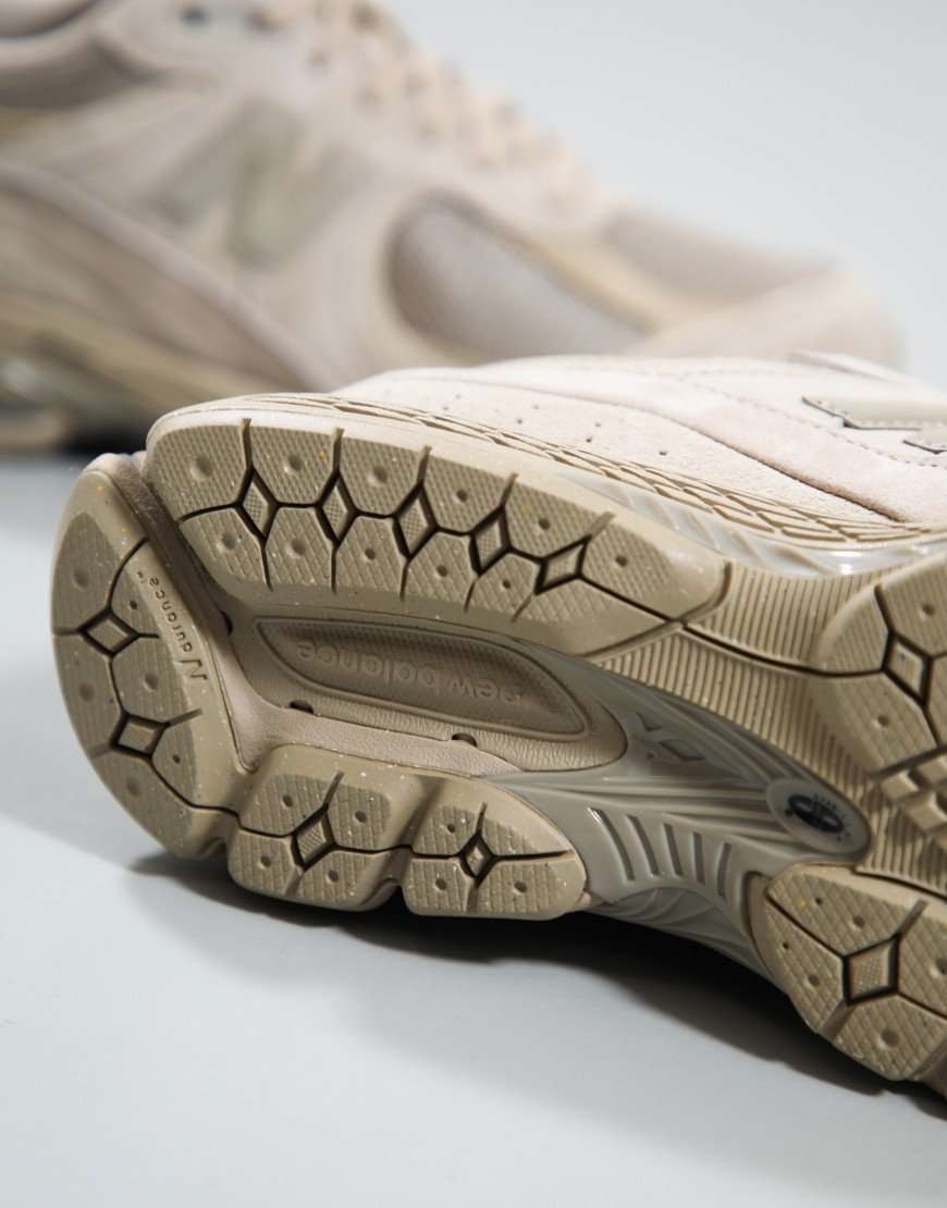 New Balance U2002RV1 Trainers Stoneware/Silver Metallic