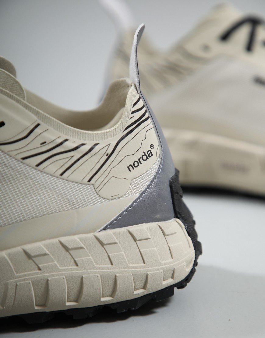 Norda 001A Trainers Almond