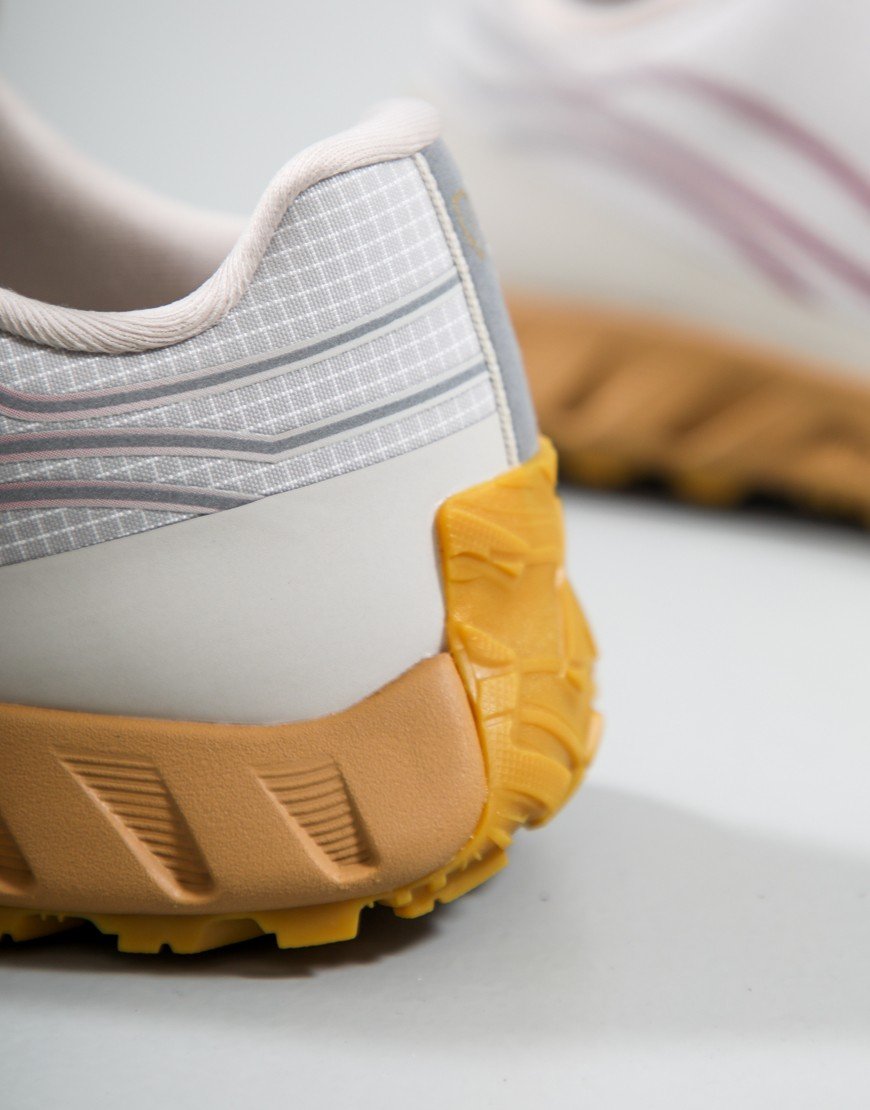 Norda 002 Trainers Moonbeam