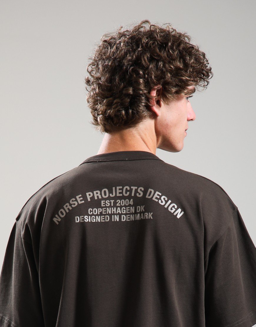 Norse Projects Snekkersten Organic Arch Print T-Shirt Delicioso Brown