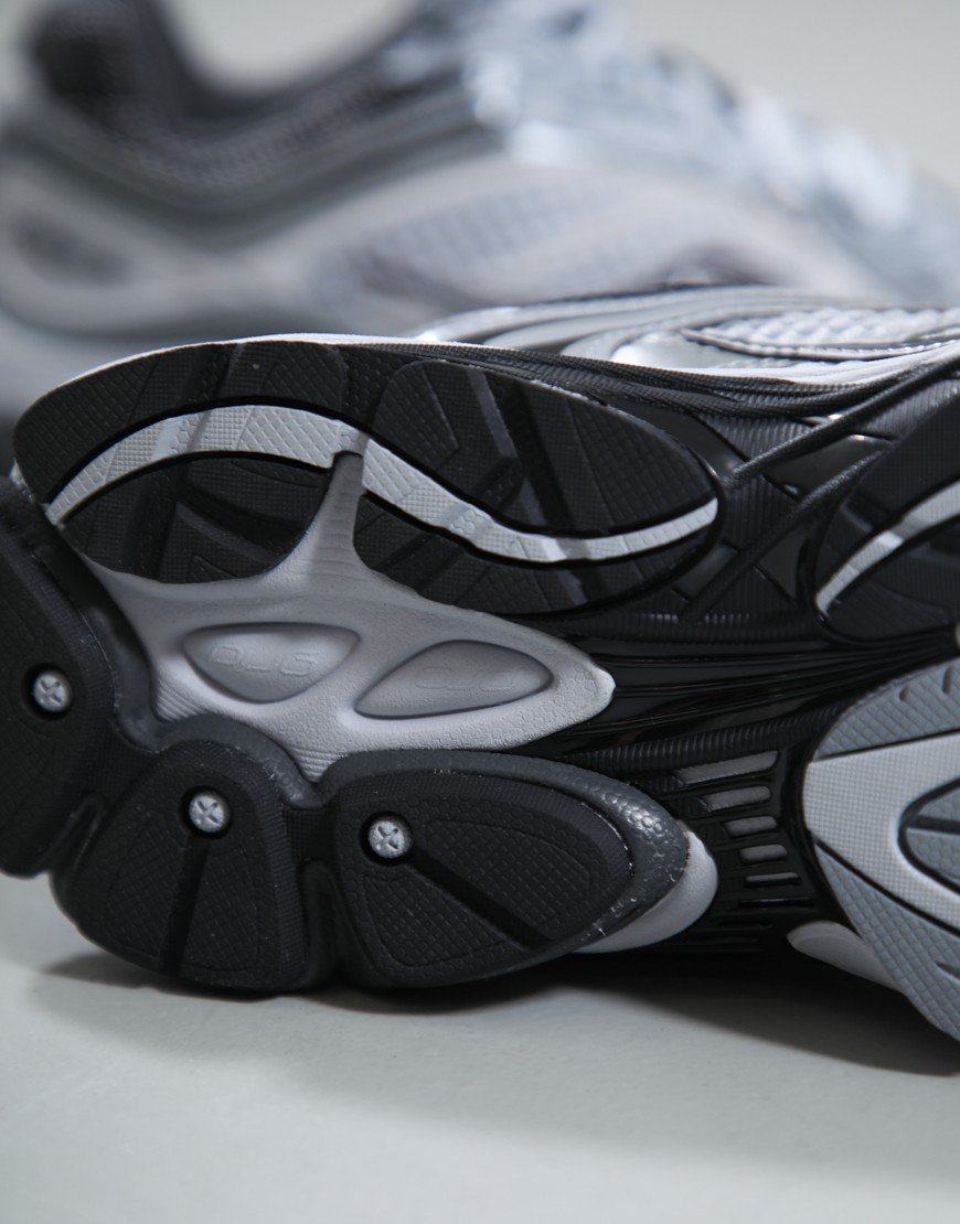 Saucony Progrid OMNI 9 Trainers Microchip